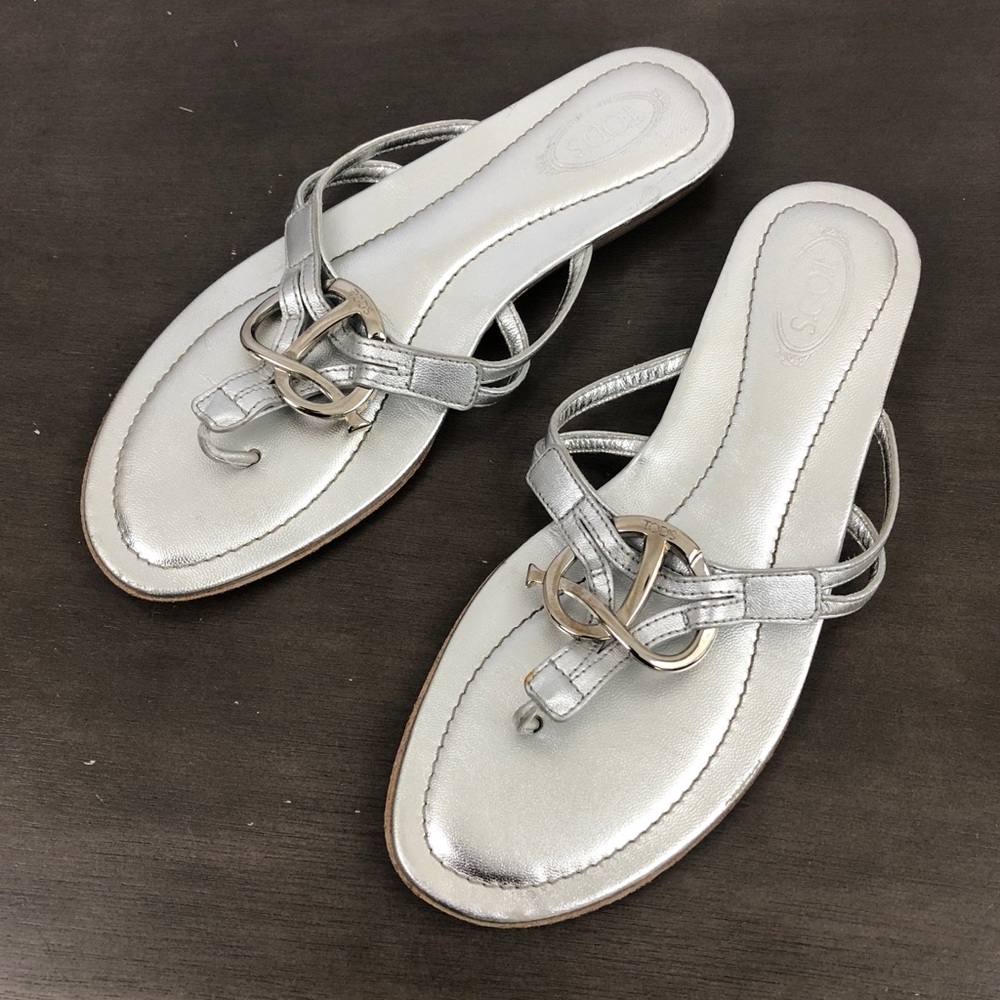 Tod’s Silver Leather Thong Sandals